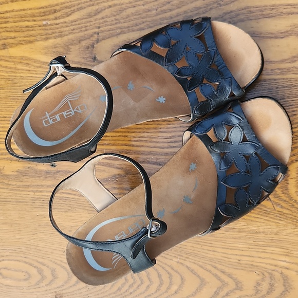 Dansko Shoes - Dansko Coquette Leather Floral Design Black Summer Spring Sandles sz 37